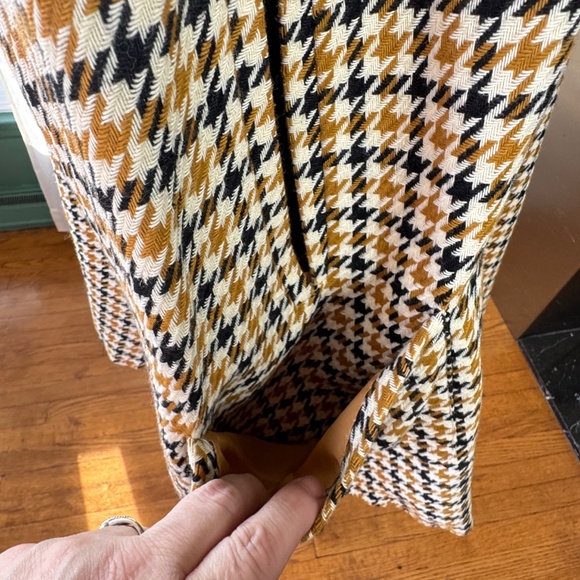 Vintage 80s fall cape, mustard, cream black houndstooth, slit sleeves, O/S to XL - Picture 10 of 16